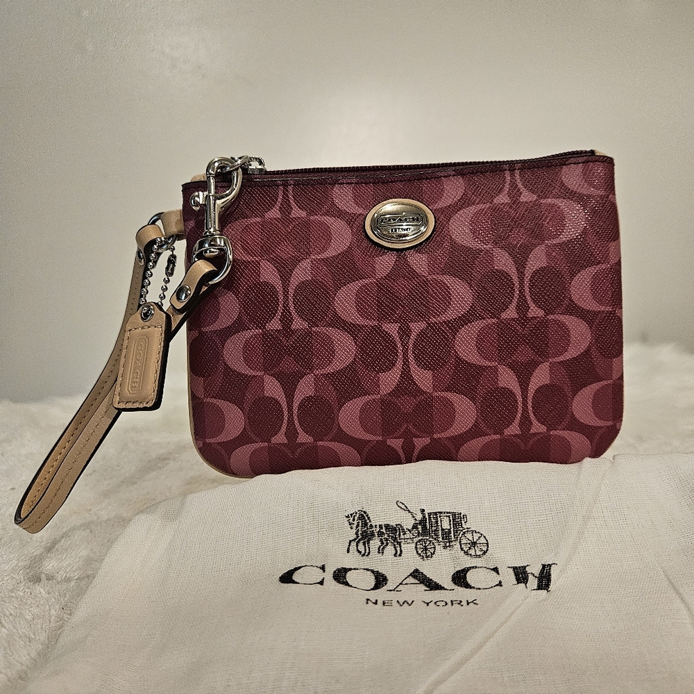 Coach Signature Nwot Wristlet in Burgundy